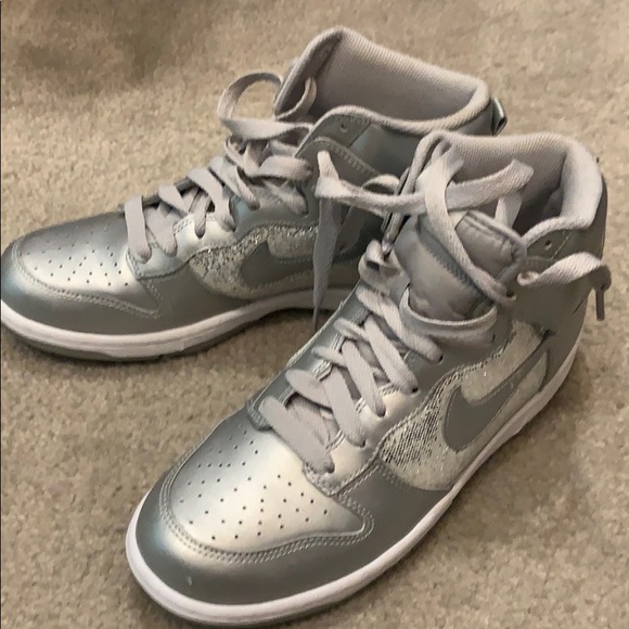 Sneakers - Picture 1 of 5